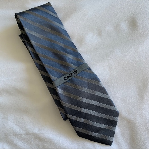DKNY Mens Gray NWT Striped Neck Tie - Picture 8 of 8